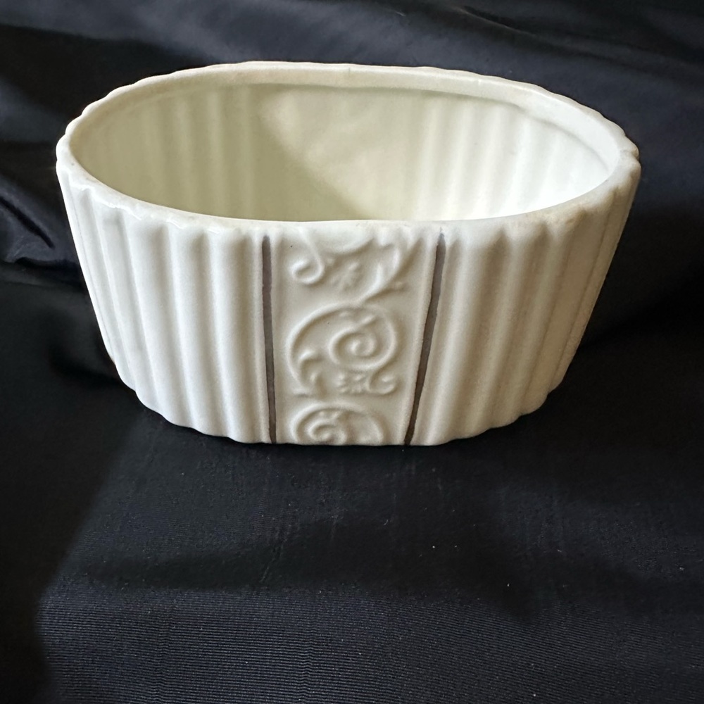 Vintage Ceramic/Porcelain Dish